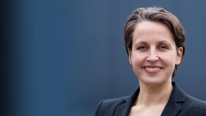 Thumbnail of person in the video.