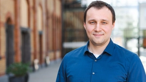 Thumbnail of person in the video.