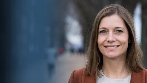 How Do People Make Timing Decisions in Situations Where They Have Little Experience and …