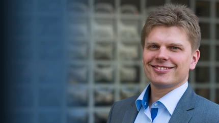 How Can We Experimentally Determine Why Hydrogen Atoms Are Absorbed on Metal Surfaces? Cover