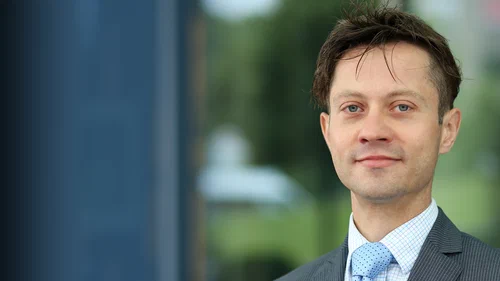 Which Features of Language Allow Fiction to Influence People and Their View on Reality? …