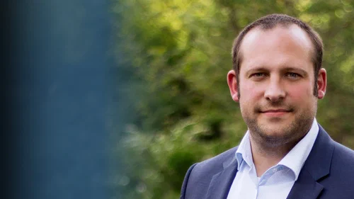 What Kind of Reward Scheme Works Best to Induce High Effort in Teams? Cover