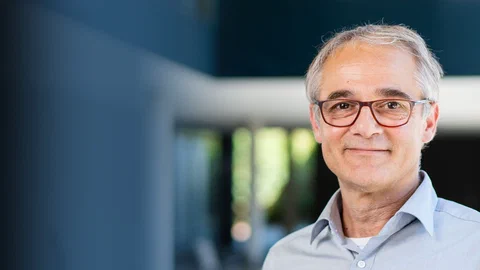 How Does the Homogenization of Scientific Knowledge Occur?